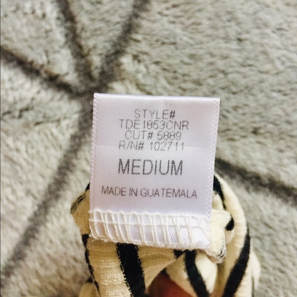 Harlow’s & Graham - Ribbed Off The Shoulder Tee - Picture 6 of 6